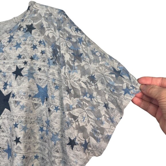 Vocal Size 3X Star-Patterned Gray & Blue Top With Sheer Lace Sleeves - Picture 4 of 6